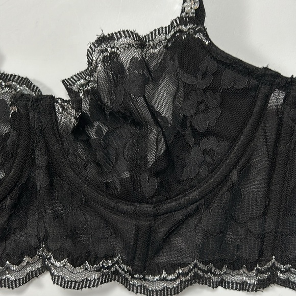 Victoria’s Secret Lace Embellished Lace sequin Bra size 32 B - Picture 13 of 14
